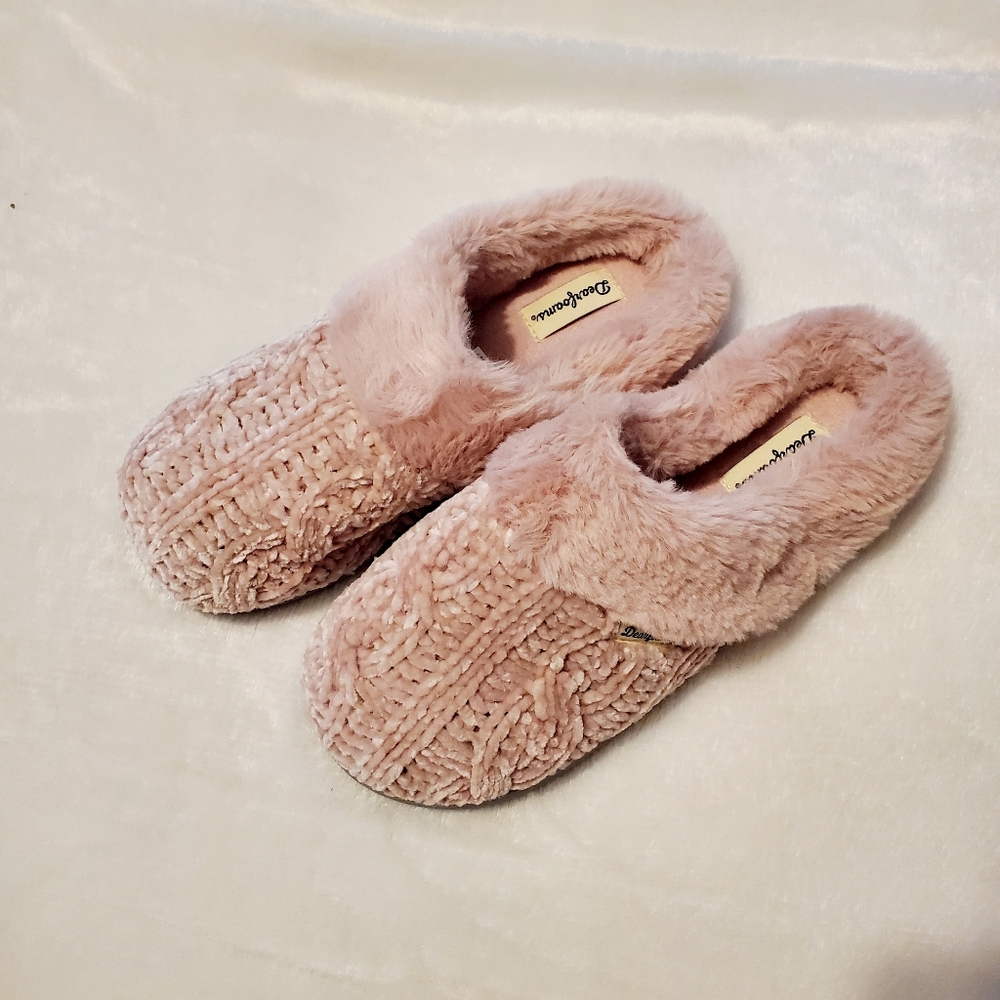 Dearfoams Women's Lavender  Chenille Knit Slippers